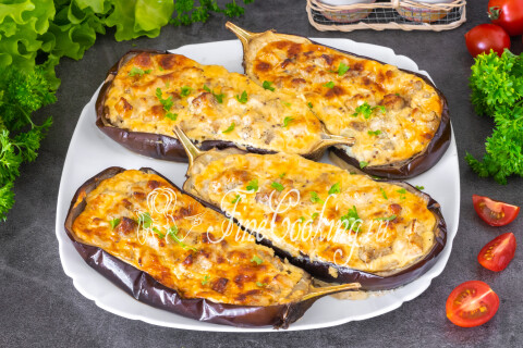 Готовое блюдо: Баклажаны с сыром и чесноком в духовке