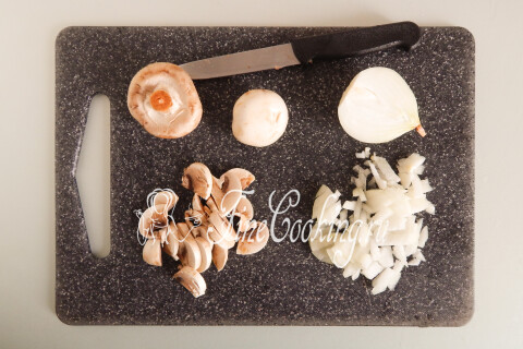 Блинчики с капустой, грибами и яйцами в панировке. Шаг 11
