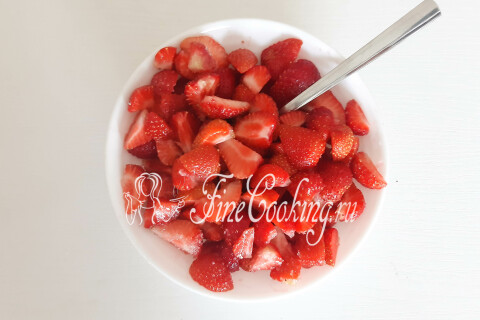 Десерт с клубникой, сливками и безе Итон месс (Eton mess). Шаг 10