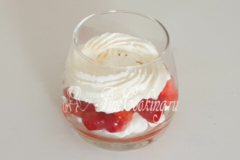 Десерт с клубникой, сливками и безе Итон месс (Eton mess). Шаг 17