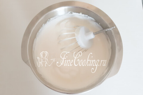 Домашний шоколадный торт со сливочным кремом и ягодами. Шаг 6