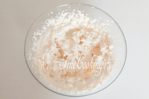 Домашний шоколадный торт со сливочным кремом и ягодами. Шаг 24