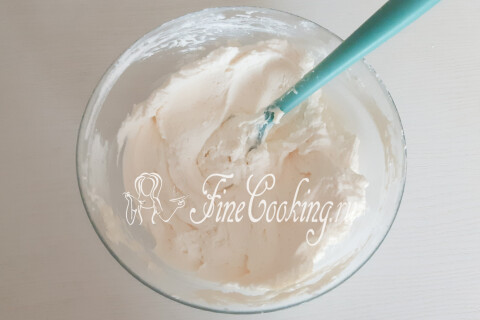 Домашний шоколадный торт со сливочным кремом и ягодами. Шаг 28