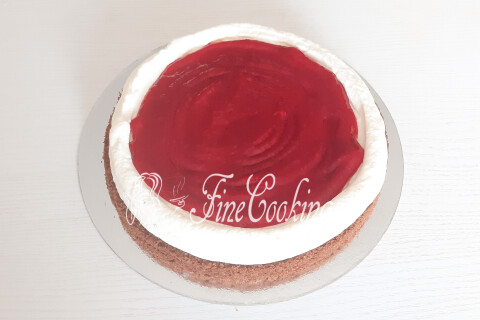 Домашний шоколадный торт со сливочным кремом и ягодами. Шаг 33