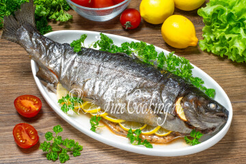 Форель в духовке, запеченная целиком в фольге