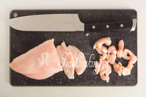 Фунчоза с курицей и овощами. Шаг 2