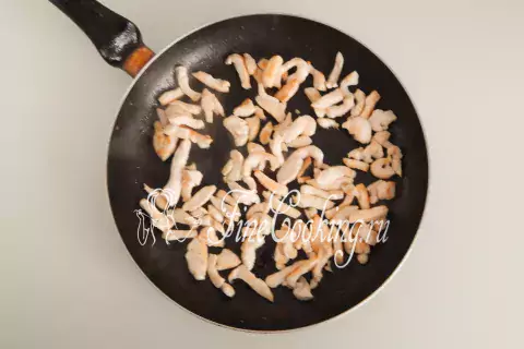 Фунчоза с курицей и овощами. Шаг 3