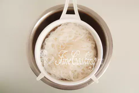 Фунчоза с курицей и овощами. Шаг 9