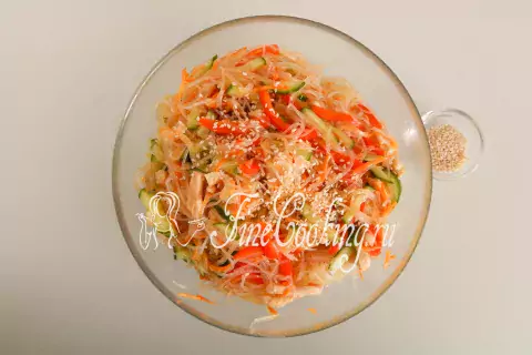 Фунчоза с курицей и овощами. Шаг 16
