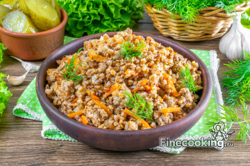Гречка по-купечески с фаршем на сковороде