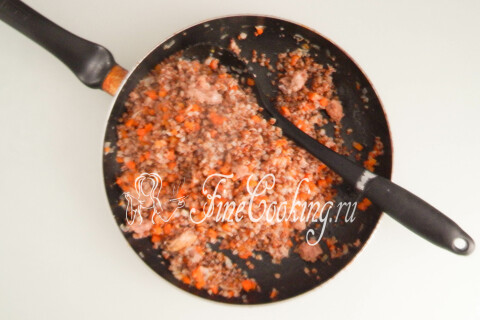 Гречка  с тушенкой и овощами. Шаг 11