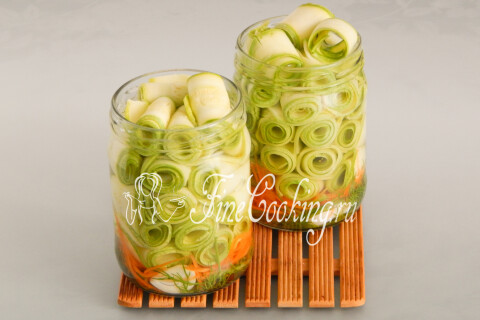Кабачки на зиму, маринованные рулетиками. Шаг 8