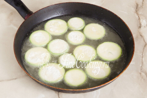 Жареные кабачки с чесноком и майонезом. Шаг 8