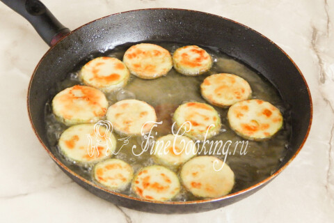 Жареные кабачки с чесноком и майонезом. Шаг 9