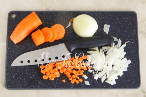 Картошка с курицей и грибами в горшочках. Шаг 5