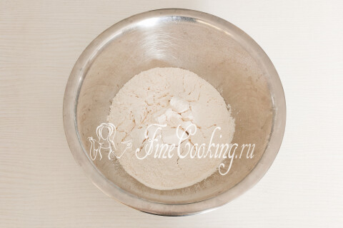 Слоеные лепешки с зеленым луком на сковороде (постные). Шаг 2