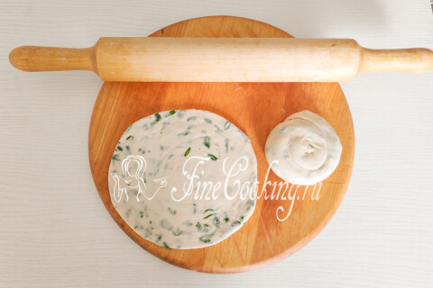 Слоеные лепешки с зеленым луком на сковороде (постные). Шаг 14