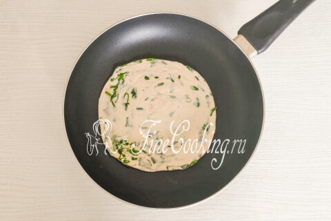 Слоеные лепешки с зеленым луком на сковороде (постные). Шаг 15