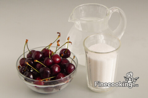 Продукты для компота из черешни: вода, свежая черешня и сахар