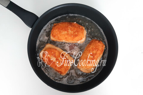 Кордон блю с ветчиной и сыром на сковороде (Le Cordon Bleu). Шаг 13