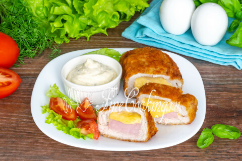 Готовое блюдо: Кордон блю с ветчиной и сыром на сковороде (Le Cordon Bleu)