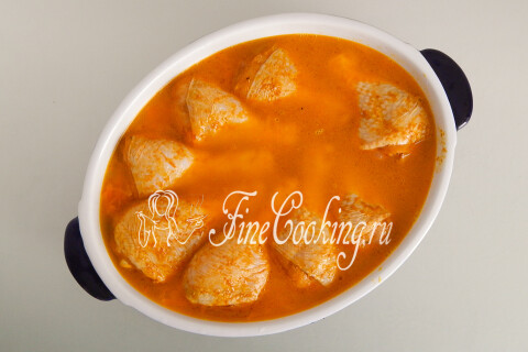 Курица с рисом и овощами в духовке. Шаг 12