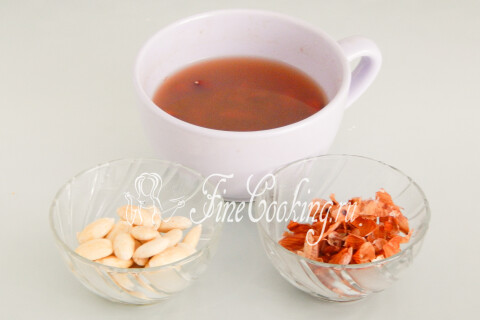 Куриный рулет с курагой и миндалем. Шаг 8