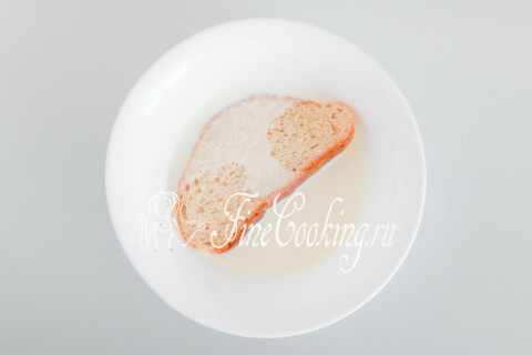 Куриный рулет с яйцом и беконом в духовке. Шаг 3