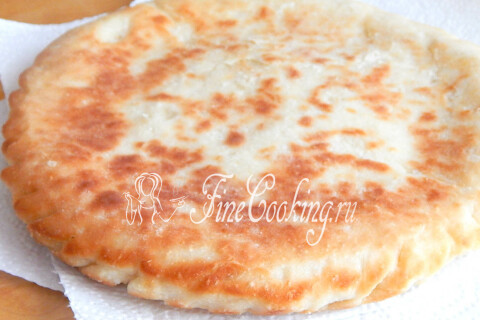 Лепешки на сковороде с сыром. Шаг 12