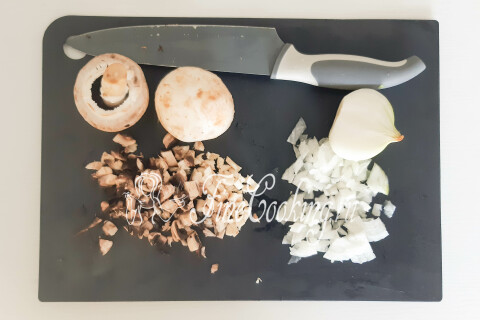 Лодочки из кабачков с курицей, грибами и сыром в духовке. Шаг 5