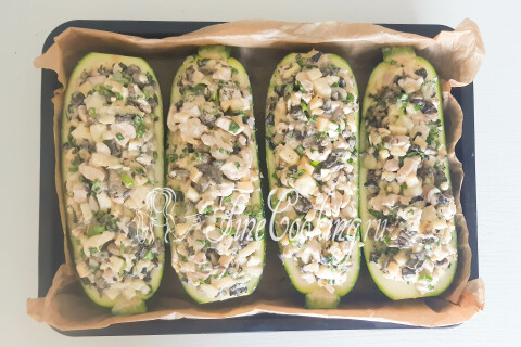 Лодочки из кабачков с курицей, грибами и сыром в духовке. Шаг 16