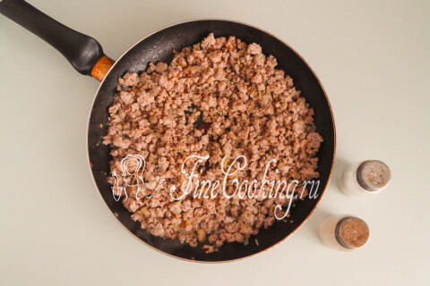 Макароны по-флотски с фаршем на сковороде. Шаг 6