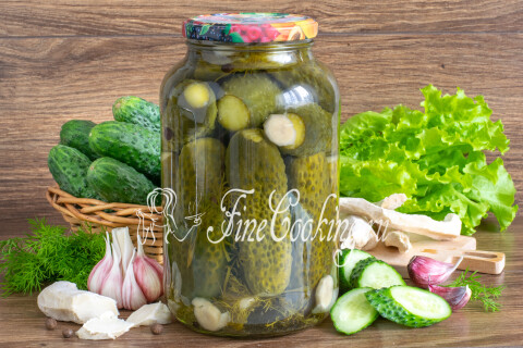 Готовое блюдо: Маринованные огурцы с укропом, чесноком и хреном на зиму