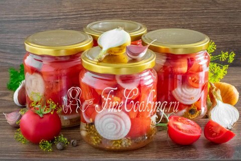 Готовое блюдо: Маринованные помидоры дольками с луком на зиму