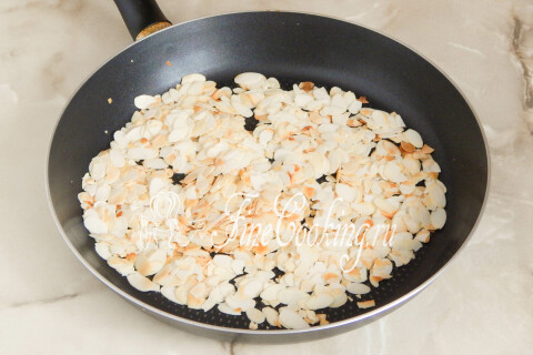 Медовая пасха со сливочным сыром и миндалем. Шаг 2