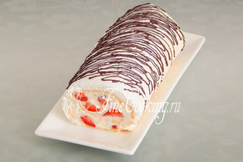 Меренговый рулет с клубникой. Шаг 15