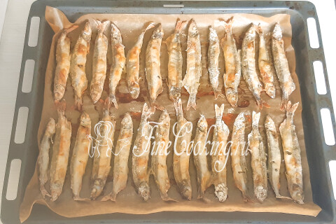 Мойва, запеченная в духовке с корочкой. Шаг 8