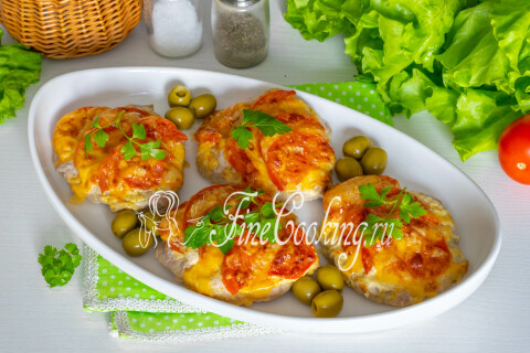 Готовое блюдо: Мясо по-французски из свинины с помидорами и сыром в духовке