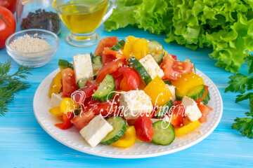 Овощной салат с творожным сыром