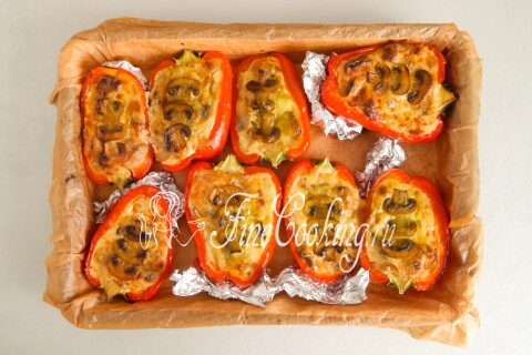 Перец, фаршированный грибами и сыром, в духовке. Шаг 14