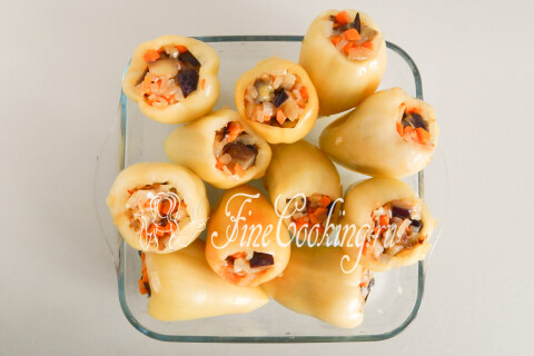 Перец, фаршированный овощами, на зиму. Шаг 9