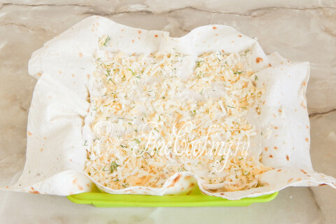 Пирог из лаваша с сыром и зеленью. Шаг 11