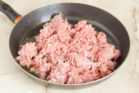 Пирожки с мясом в духовке. Шаг 4