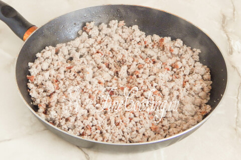 Пирожки с мясом в духовке. Шаг 5