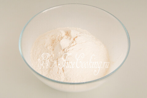 Пышные лепешки на кефире с мясной начинкой в духовке. Шаг 2