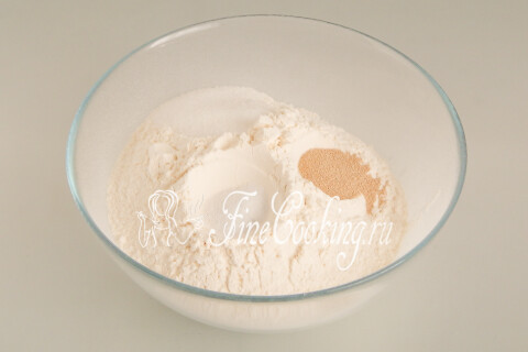 Пышные лепешки на кефире с мясной начинкой в духовке. Шаг 3