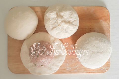 Пышные лепешки на кефире с мясной начинкой в духовке. Шаг 13