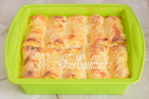Рулетики из яичных блинчиков с мясной начинкой. Шаг 17