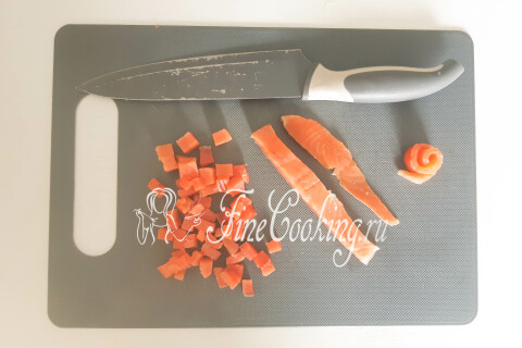 Салат Царский с красной рыбой, икрой и креветками на праздничный стол. Шаг 5