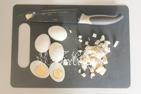 Салат Царский с красной рыбой, икрой и креветками на праздничный стол. Шаг 9